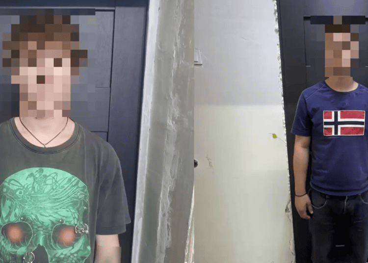 VIDEO // Doi tineri din Florești, reținuți la Chișinău pentru distribuirea drogurilor