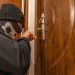 Au furat bijuterii, bani și alte bunuri din 11 apartamente, prejudiciul fiind estimat la 8 000 000 de lei. Trei bărbați, condamnați la închisoare