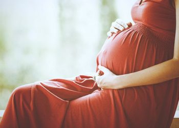 Decis! Indemnizația de maternitate pentru femeile necăsătorite și neasigurate va putea fi calculată în baza venitului asigurat al tatălui copilului