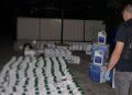 VIDEO // Aproape 1.000 de litri de pesticide aduși ilegal în țară, ridicați în urma unei percheziții la Briceni