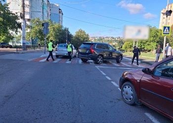 FOTO // Accident la Soroca: o femeie a fost lovită de un automobil pe trecerea de pietoni