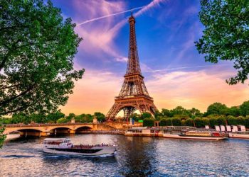 Turnul Eiffel a fost închis, personalul a intrat în grevă după ce un grup religios hindus a cerut să nu vadă femei pe traseu