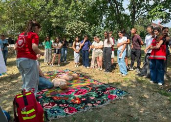 FOTO // Tineri din zece localități au învățat cum să transforme problemele de mediu în soluții