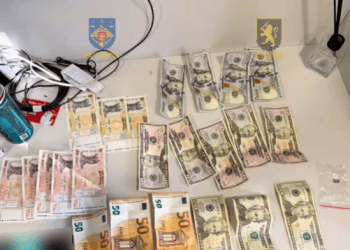 VIDEO // Trei persoane, trimise în judecată pentru escrocherii cu tractoare și mașini