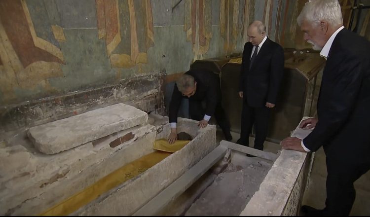 Rusia apelează la moaștele unui sfânt medieval pentru a mobiliza trupele care luptă în Ucraina