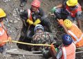 Doi muncitori au fost scoşi în viaţă dintr-un tunel la nouă zile după viitura devastatoare din Nepal