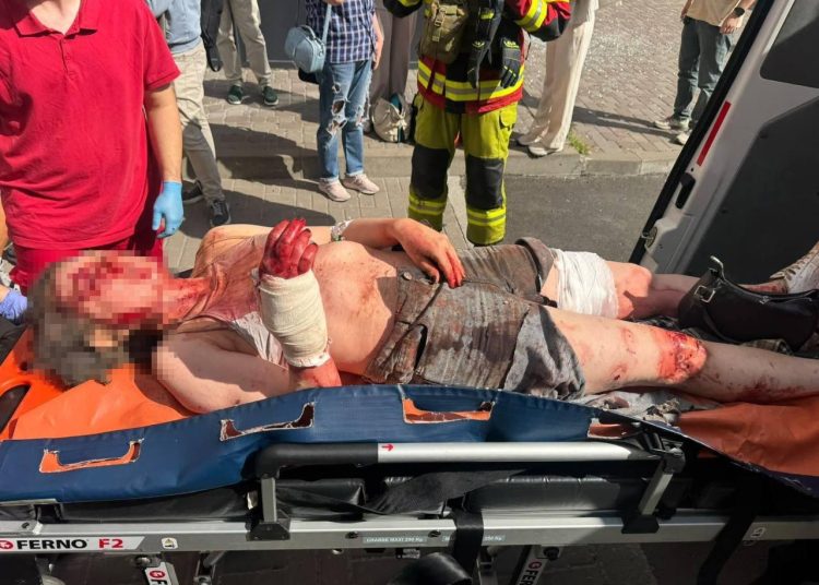 FOTO // Un atac rusesc asupra Kievului a provocat doi morți și șapte răniți, inclusiv jurnaliști