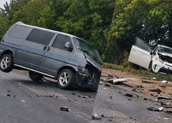 VIDEO // Accident la intrarea în Corlăteni după o manevră de depășire. Trei persoane, transportate la spital