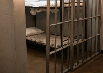 Șantaj coordonat din penitenciar. Un grup afiliat organizației criminale „Kitaeț” ar fi cerut 12.500 de euro unei victime